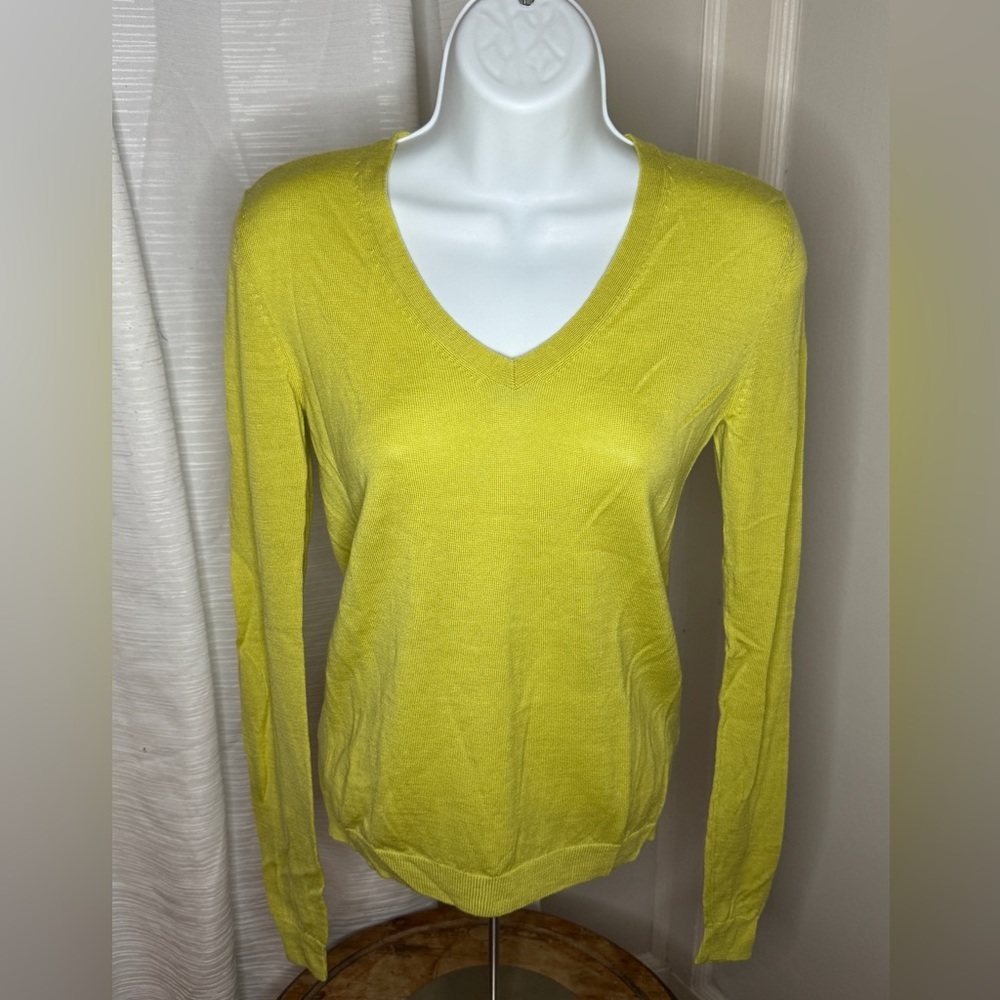 Uniqlo Women’s Yellow Pullover Sweater